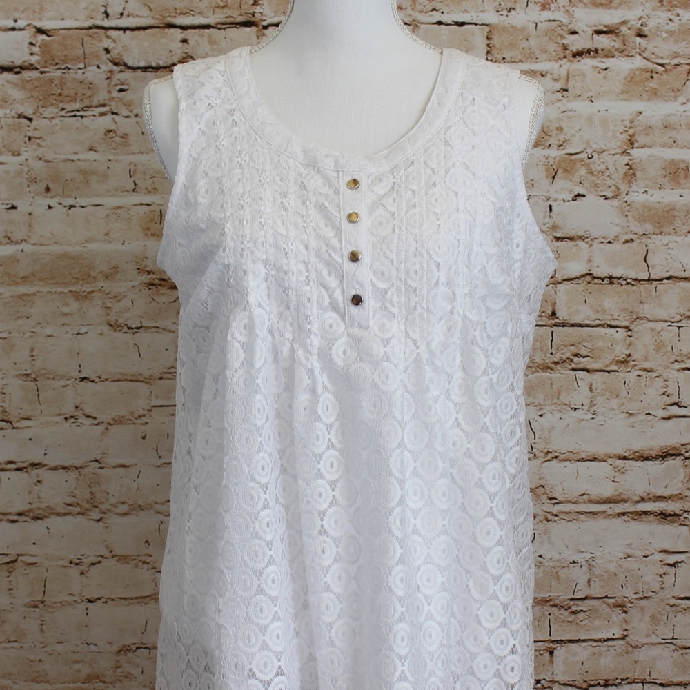 Maternity NEW White SleevelessVera Rose Top Size S